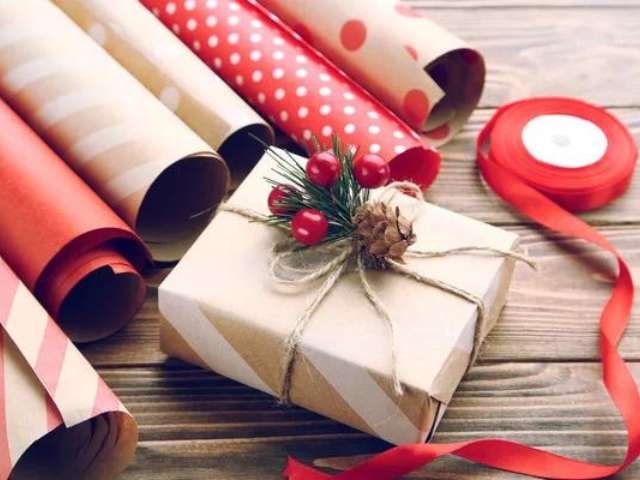 elegant gift wrapping style